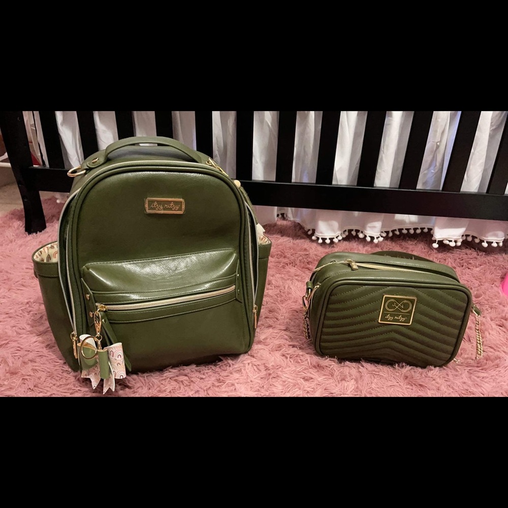 Itzy ritzy bundle of olive and limited edition chelsea olive cross body 👜